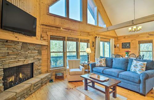Sweetbriar Farms Casa | Quaint Cabin with Deck and Loft 10 Mi to Lake Lure!