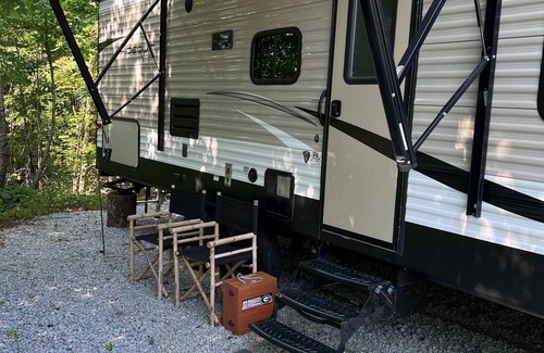 Murrayville Casa | Quaint camper in a private area with full hook ups!
