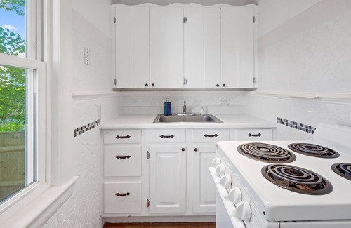 Provincetown Cabaña | Quaint Cape Cod Cottage - 5mins to the beach, Galleries and Provincetown fun!