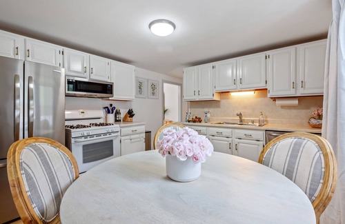South Yarmouth Casa | Quaint Cape Cod Home! A/C! Firepit! Dogs Allowed