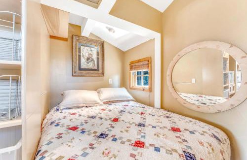 Carmel Woods Casa | Quaint Carmel - Bungalow Close to Beach