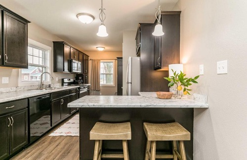 Southwest Area Casa | Quaint Cedar Rapids Home - 1 5 Mi to Downtown