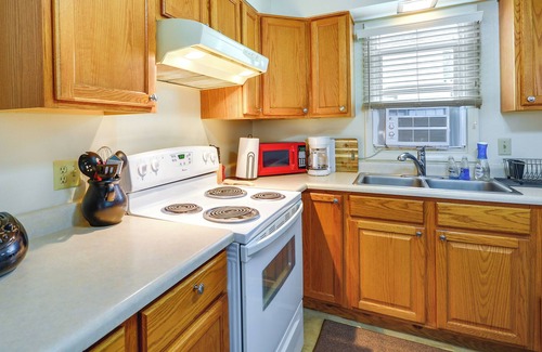 Cody Cabaña | Quaint Cody Cottage w/ Grill: Walk to Downtown!