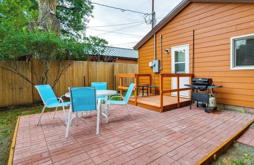 Cody Cabaña | Quaint Cody Cottage w/ Grill: Walk to Downtown!