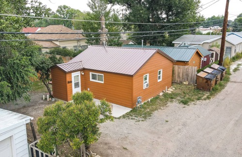 Cody Cabaña | Quaint Cody Cottage w/ Grill: Walk to Downtown!