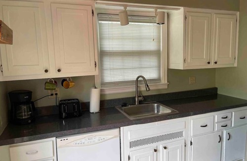 Charleston Casa | Home-Baño Privado-Quaint, Comfy, Close