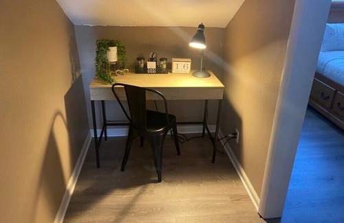 Warren Apartamento | Quaint, Comfy Upstairs Apartment all to yourself.