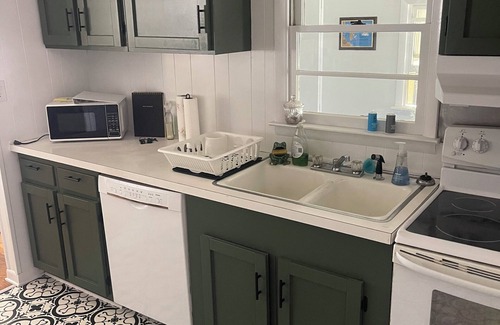 Cape Charles Otro | Quaint costal farm cottage, on a working farm, just mere miles from beaches!