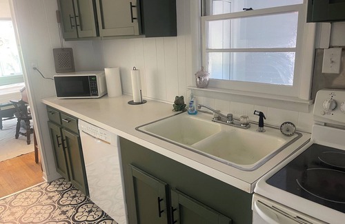Cape Charles Otro | Quaint costal farm cottage, on a working farm, just mere miles from beaches!