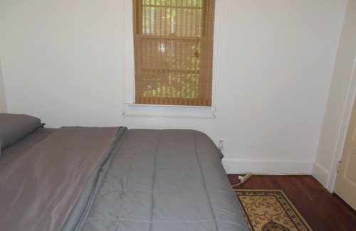 Indianapolis Cabaña | Quaint cottage home in scenic Riverside area in heart of Indianapolis