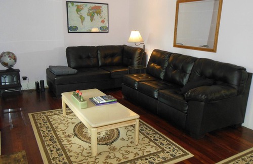 Indianapolis Cabaña | Quaint cottage home in scenic Riverside area in heart of Indianapolis