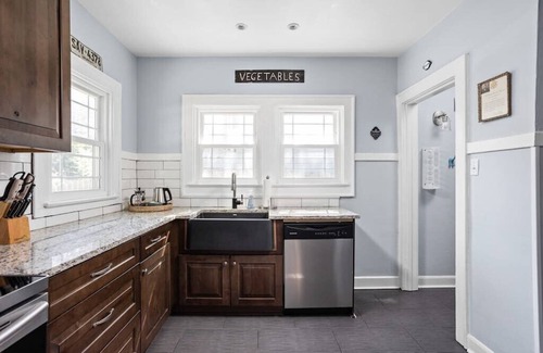 Meridian-Kessler Casa | Quaint Cottage in SoBro - Parking