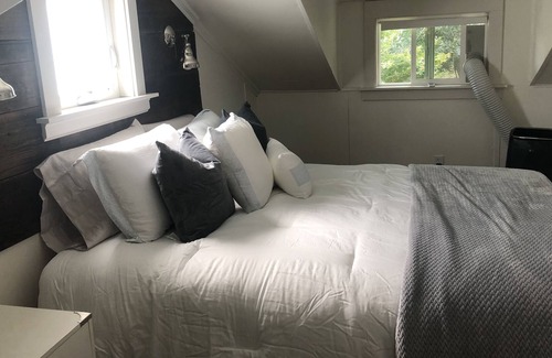 Willow Glen Cabaña | Quaint Cottage in Willow Glen