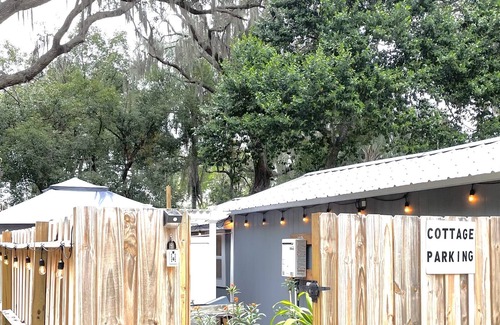 Leesburg Cabaña | Quaint Cottage Near The Chain of Lakes.