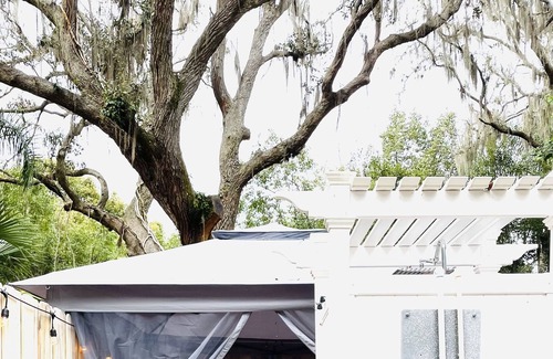 Leesburg Cabaña | Quaint Cottage Near The Chain of Lakes.
