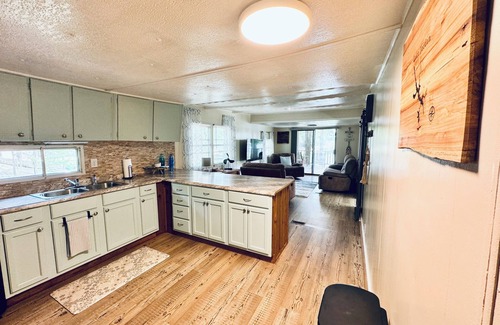 Titus Cabaña | Quaint cottage on Lake Jordan in Titus, Alabama. Private Boat launch!!