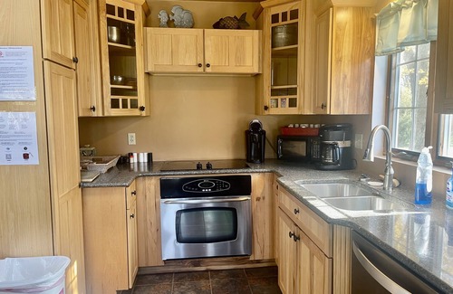 Curtice Cabaña | Quaint Cottage SO Close to Lake Erie
