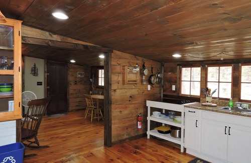 Moultonborough Cabaña | Quaint Cottage with town beach access sleep 4