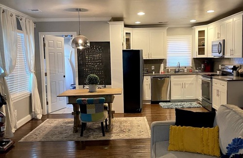 Sylvan Hills Casa | Quaint Cottage walking distance to a park and the Atlanta Beltline.
