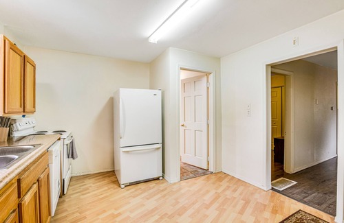 South Tacoma Casa | Quaint cottage with enclosed yard, patio, full kitchen, & washer/dryer