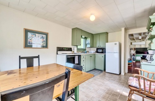 Martinsville Cabaña | Quaint cottage with the charm & tranquility one looks for on the Coast of Maine
