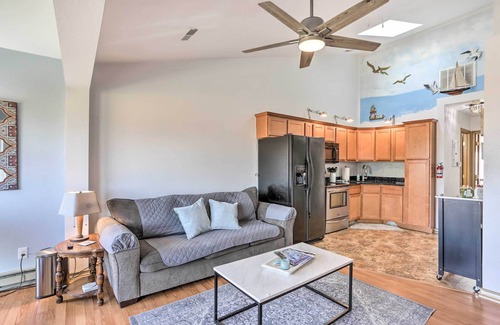 Oak Harbor Condominio | Quaint Couple's Escape: Pool, Near Lake Erie!