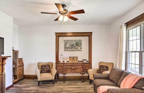 Lorain Apartamento | Quaint & Cozy Retreat < 1 Mi to Lakeview Park
