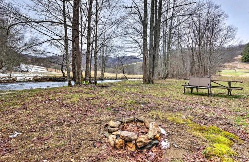 Creston Casa | Quaint Creston Hideaway with Mtn Views and Hot Tub!