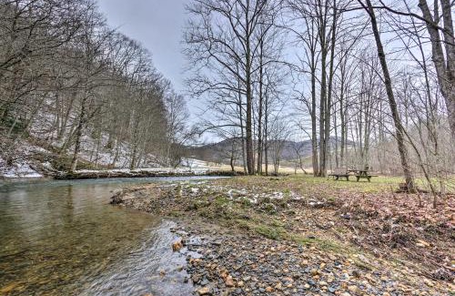 Creston Casa | Quaint Creston Hideaway with Mtn Views and Hot Tub!