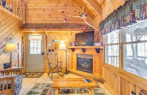 Dahlonega Casa | Quaint Dahlonega Cabin with Cavenders Creek Access!