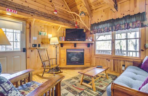 Dahlonega Casa | Quaint Dahlonega Cabin with Cavenders Creek Access!