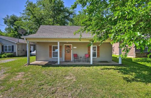 Murfreesboro Casa | Quaint Downtown Murfreesboro Cottage with Lush Yard