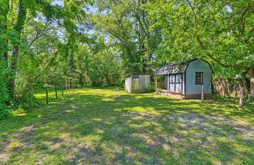 Murfreesboro Casa | Quaint Downtown Murfreesboro Cottage with Lush Yard