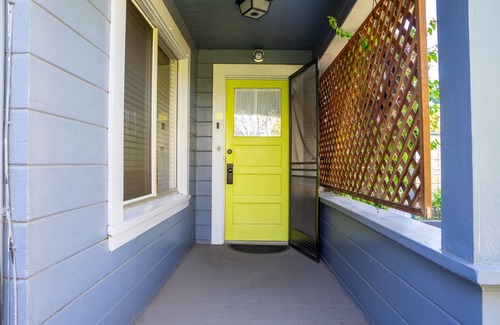 West Alameda Cabaña | Quaint early 1900's Cottage close to beach & shops with high speed internet