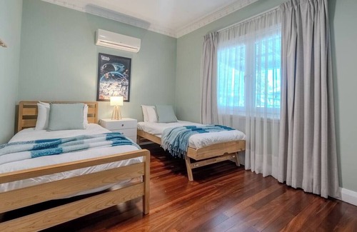Palmyra Cabaña | Quaint Family Cottage Near Fremantle with Pool.