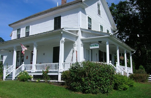 Rutland Otro | Quaint farmhouse with Killington views in Rutland