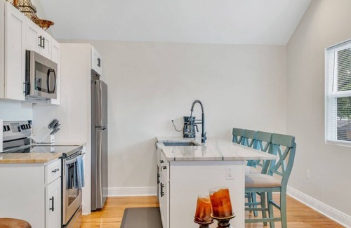 Gentilly Terrace Condominio | Quaint Gentilly: 2BR, Private Guesthouse Getaway, Parking