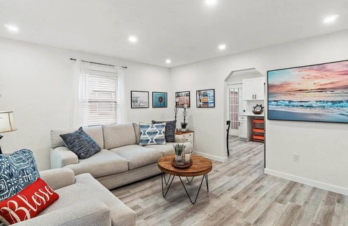 Gulfport Casa | Quaint Gulfport Beach Bungalow