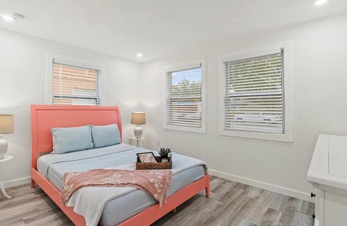 Gulfport Casa | Quaint Gulfport Beach Bungalow