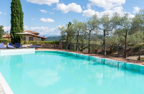 Canalicchio Casa | Quaint Holiday Home in Collazzone with Sauna & Whirlpool