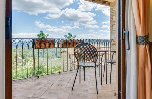 Canalicchio Casa | Quaint Holiday Home in Collazzone with Sauna & Whirlpool