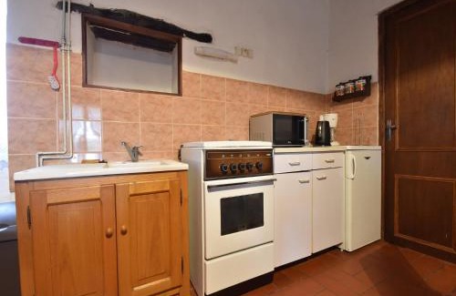 Allas-les-Mines Casa | Quaint Home in Berbiguières, Valley of the Castles at 15min