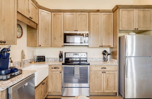 Fairview Casa | Quaint Home on Horse Farm! | Gorgeous Views