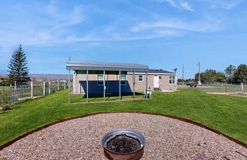 Oakley Casa | Quaint home with firepit, gas grill, WiFi, dog-friendly