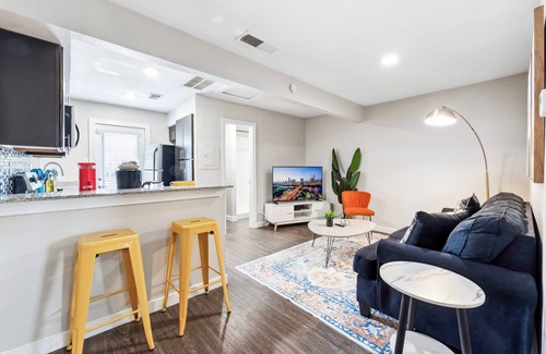 Pleasant Valley Apartamento | Quaint King Bed 1BR 5 Min to DT