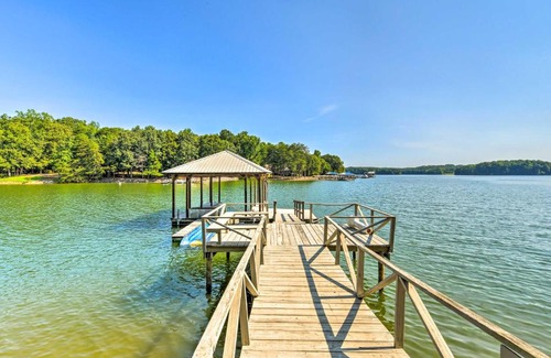 Sherrills Ford Casa | Quaint Lake Norman Home with Boat Dock and Grill!