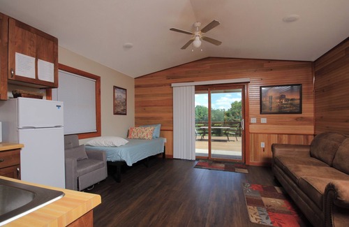 Littleport Cabina | Quaint Lakeview Cabin
