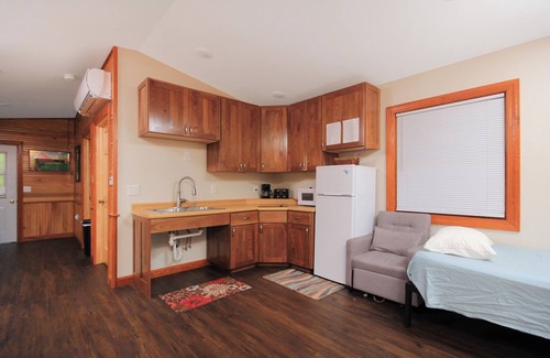 Littleport Cabina | Quaint Lakeview Cabin