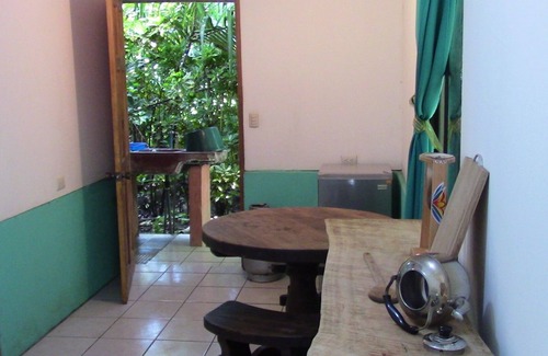 Tres Ríos Cabina | Pintoresco Little Cabina Ubicado cerca de todos los servicios, ubicado en un ambiente de selva