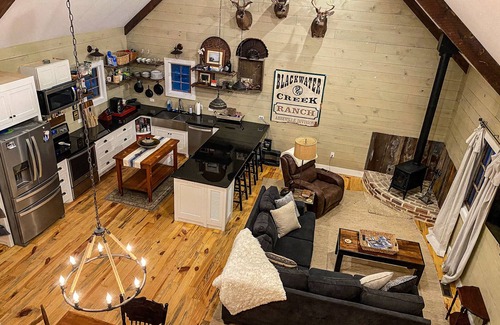 Etta Cabina | Quaint Little Cabin with a view.